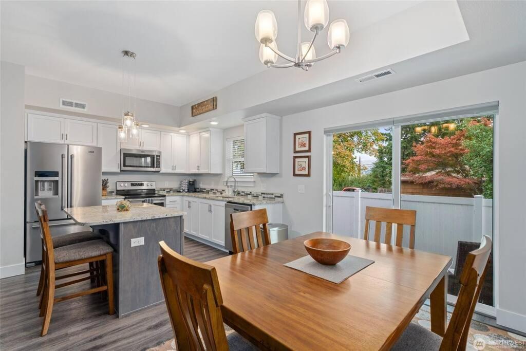 New Town House - Heart Of Wenatchee Apartment Екстериор снимка